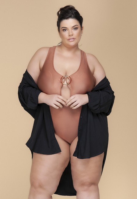 Foto do produto Camisa Plus Size Costa Alongada, Manga Longa, Preto