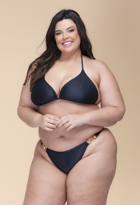 Calcinha Plus Size Com Metal Nas Laterais Preto Canelado