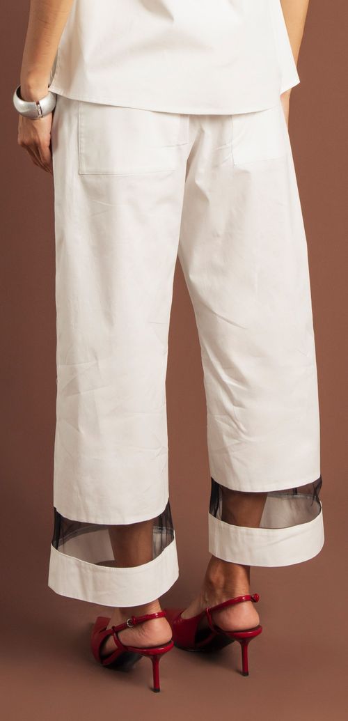 CALÇA RECORTE TULE