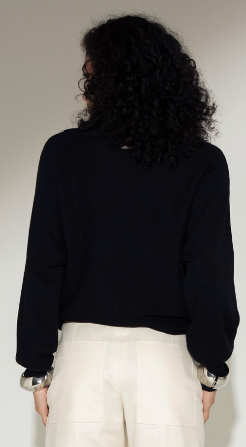 TRICOT CANELADO MAX GOLA PRETO