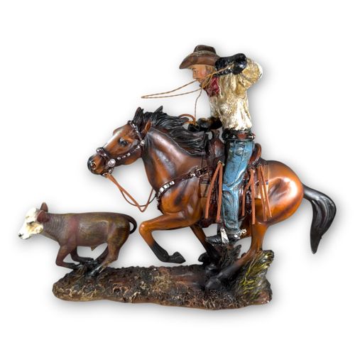 Escultura Cowboy Laçando Bezerro em Resina