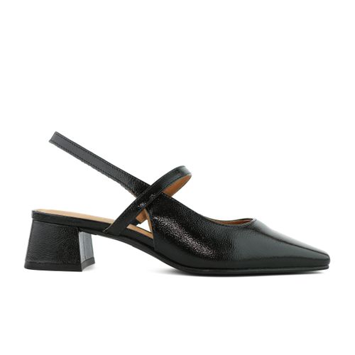 Sapato slingback de couro feminino preto com tira e salto bloco