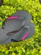 Havaianas Top Preta + Escrita Rosa Neon