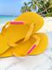 Havaianas Top Amarelo + Escrita Rosa Neon