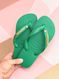 Havaianas Top Verde + Escrita Dourada + Coração Strass