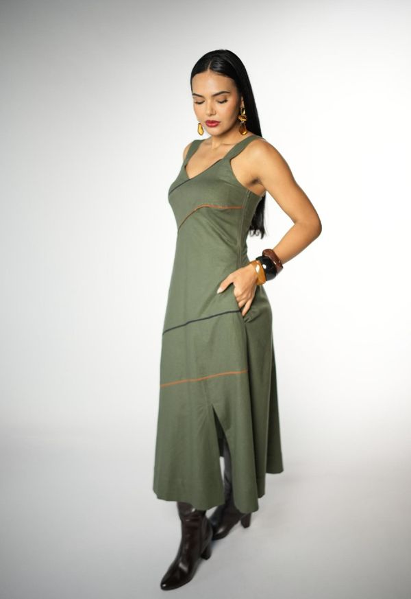 Foto do produto VESTIDO MIDI 045NOBRE