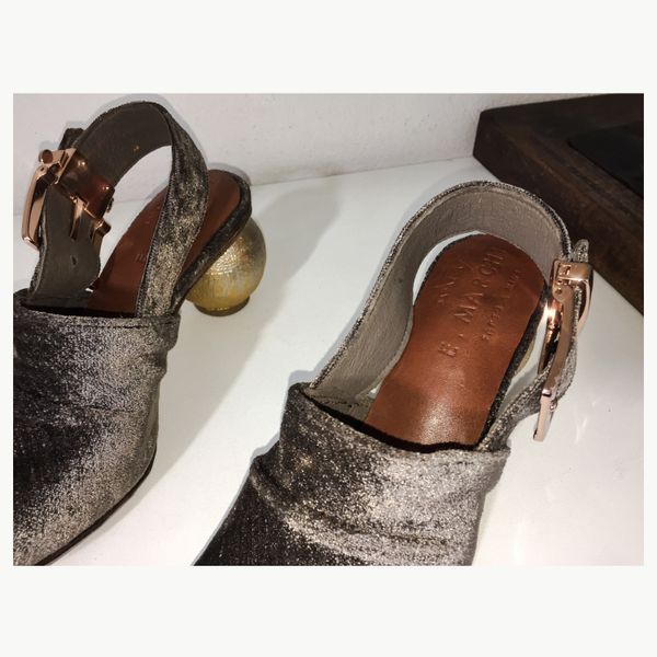 Sandália Camelot Pumps Veludo Cinza