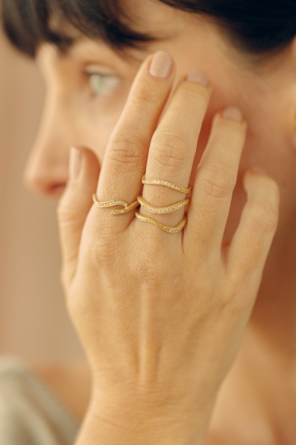 Foto do produto anel raízes triplo ouro amarelo e diamantes