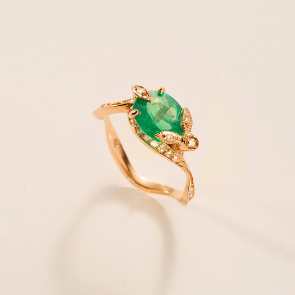 Foto do produto anel Adelaide baile esmeralda