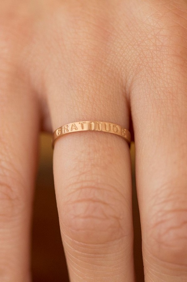 Foto do produto anel mantra gratitude em ouro rosa