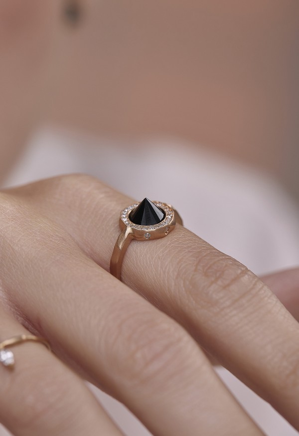 Foto do produto anel prisminha negro cravejado