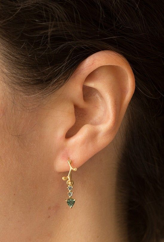 Foto do produto brinco argola orquídea com pendente nigella trillion mini unilateral