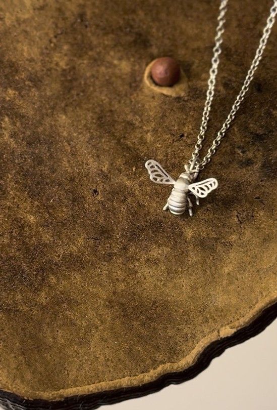 Foto do produto pingente abelhinha em ouro branco