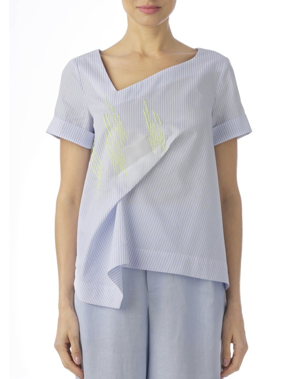 Foto do produto blusa boro bordada listrada azul