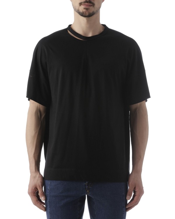 Foto do produto camiseta gola aberta Nando preta