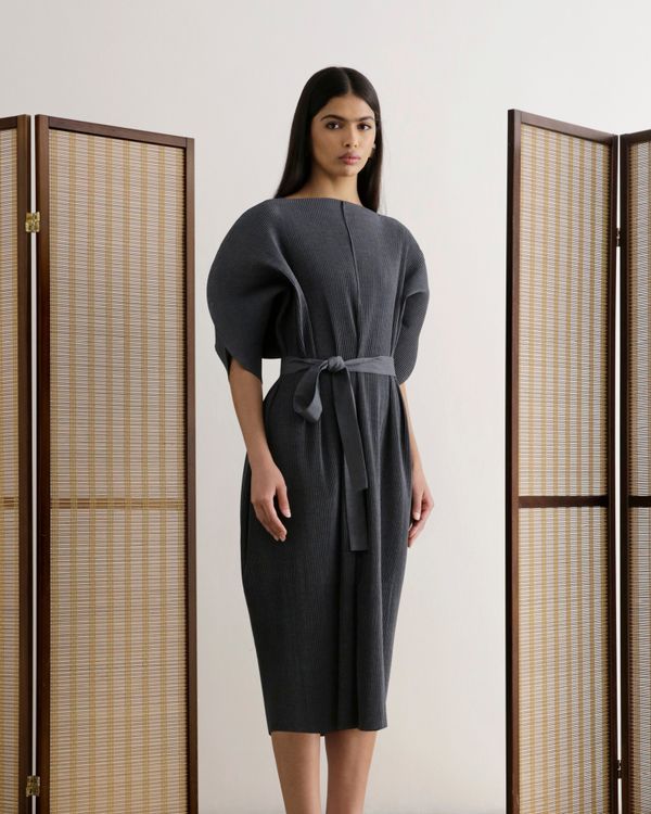 Foto do produto Vestido Diamante Plissado Chumbo