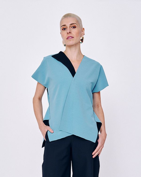 Foto do produto Blusa Diagonal Azul