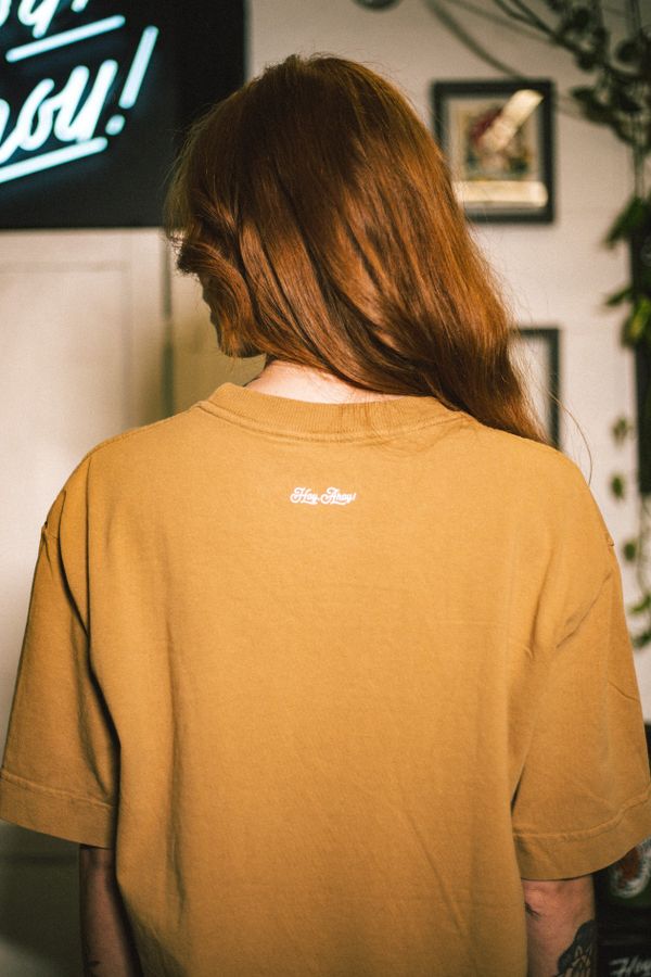 CAMISETA BÁSICA TUBULAR - CARAMELO