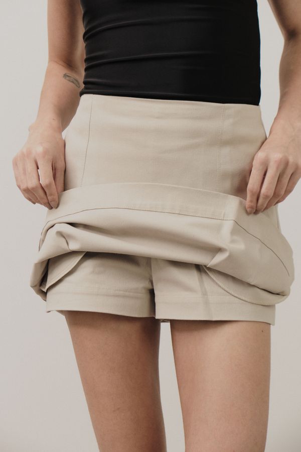 Foto do produto SHORTS SAIA HERANÇA - PÓ DE ARROZ