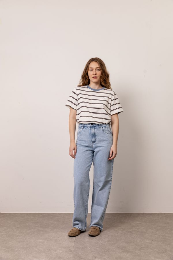 Foto do produto CALÇA JEANS MODELO 01 - AZUL CLARO