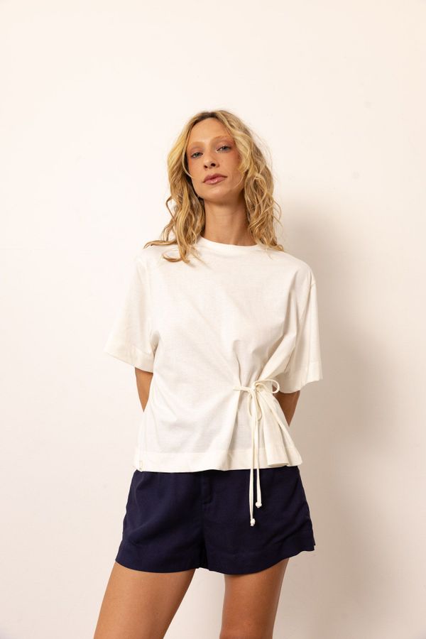Foto do produto T-SHIRT CARAÍVA - OFF WHITE