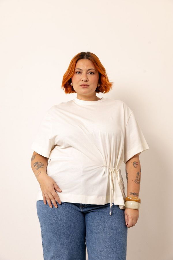 Foto do produto T-SHIRT CARAÍVA - OFF WHITE