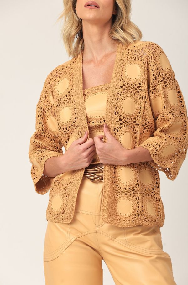 Foto do produto KIMONO FLORA BORDADO COURO