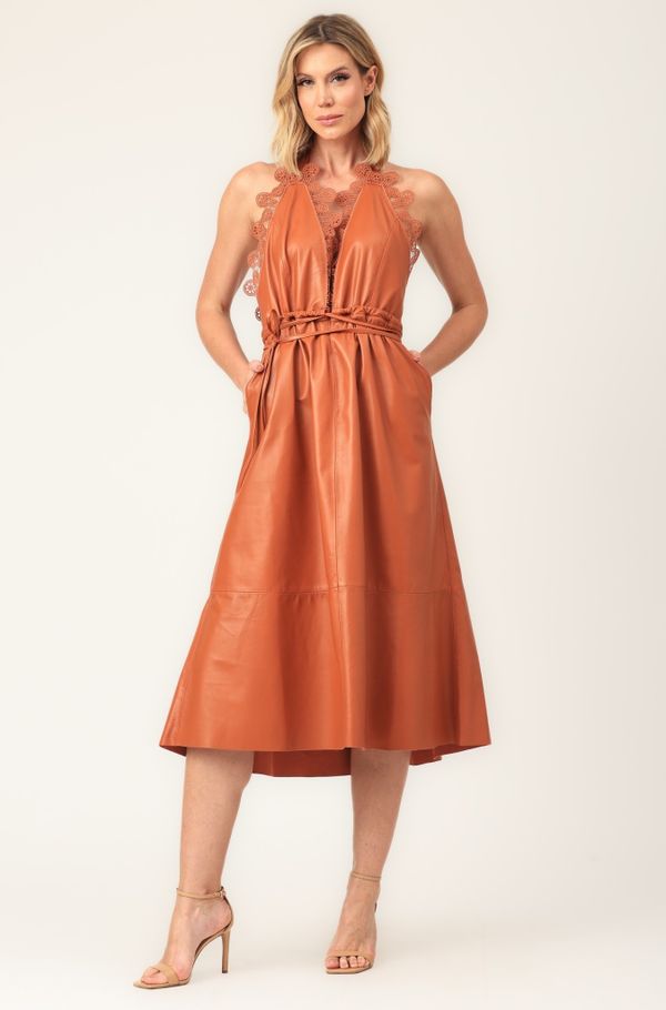 Foto do produto VESTIDO MARGOT LISO COM BORDADO COURO