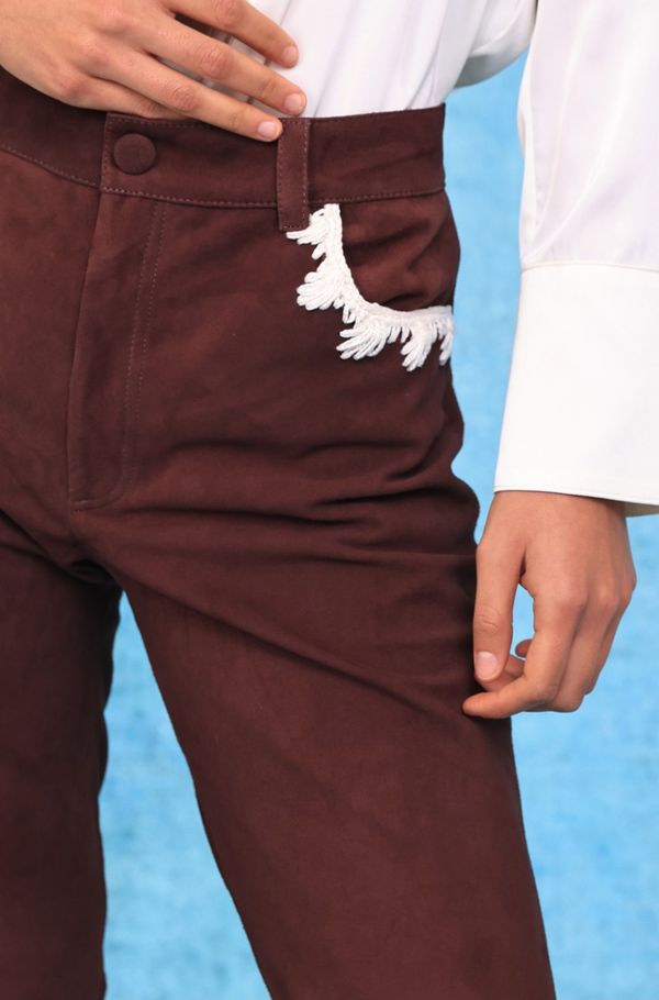 Foto do produto CALÇA NINA BORDADA CHAMOIS