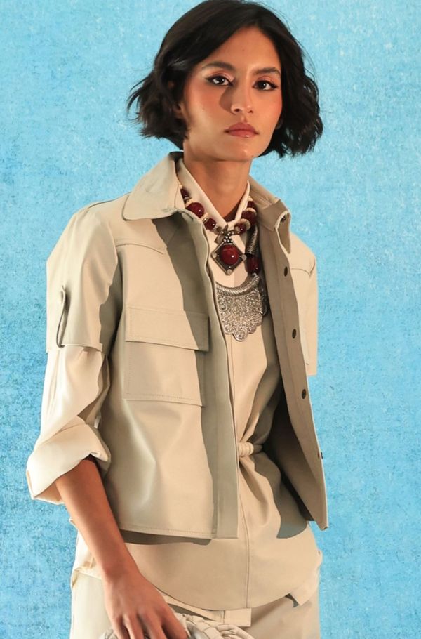 Foto do produto CAMISA BIANCA LISA COURO