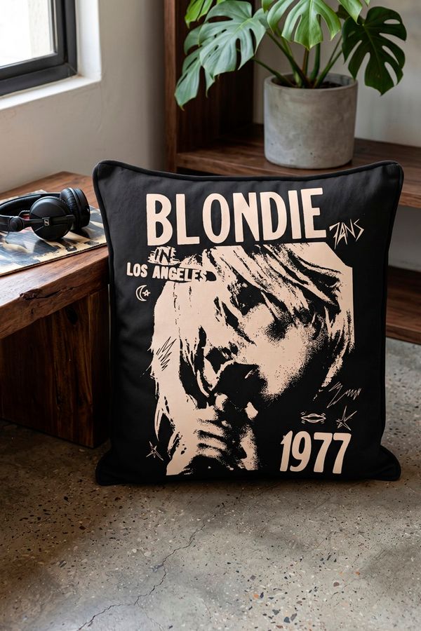 Foto do produto CAPA DE ALMOFADA BLONDIE