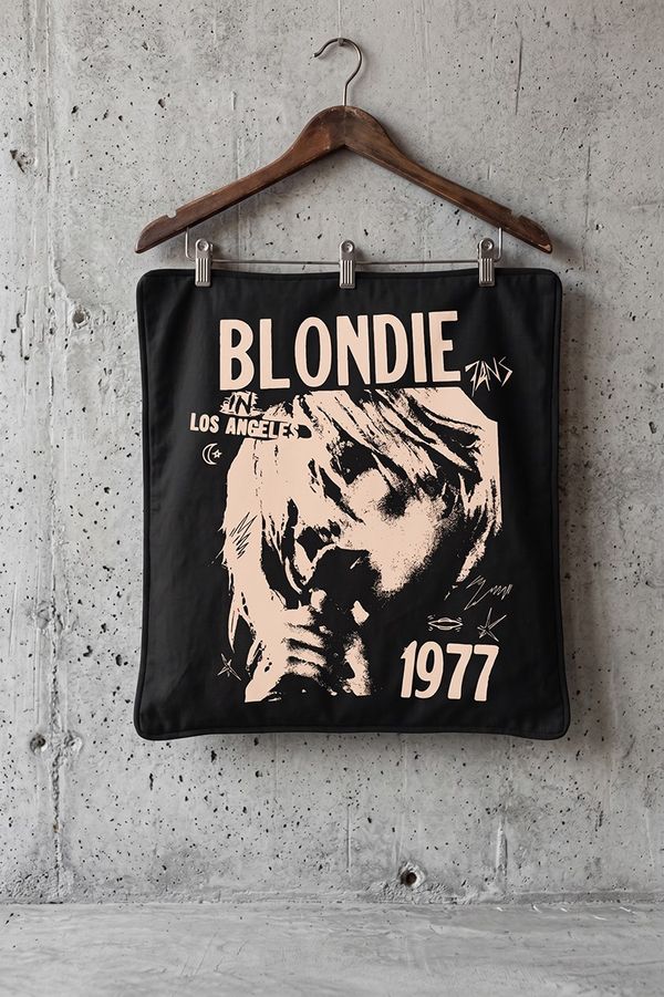 Foto do produto CAPA DE ALMOFADA BLONDIE