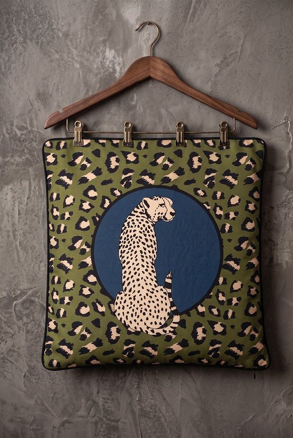 Foto do produto CAPA DE ALMOFADA LEOPARDO FUNDO AZUL