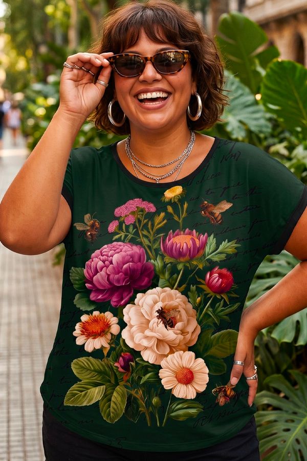 Foto do produto BLUSA DNA FLORES E ABELHAS