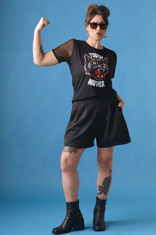 Foto do produto T-SHIRT PRETA MANGA TULE - GATO BRABO