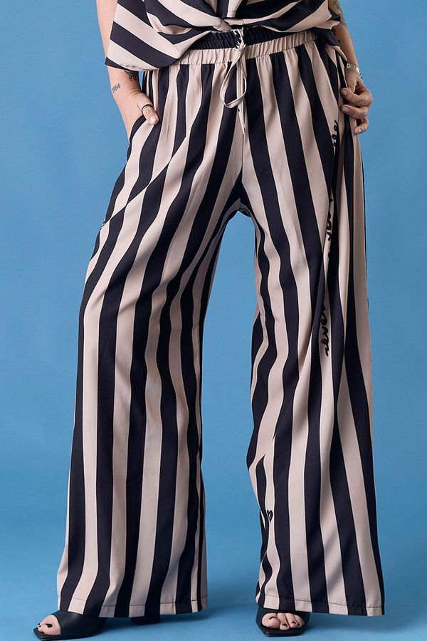 Foto do produto PANTALONA CHIC LISTRADA 