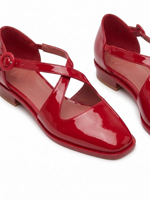 Foto do produto MARY PINGA FLAT VERNIZ VERMELHO