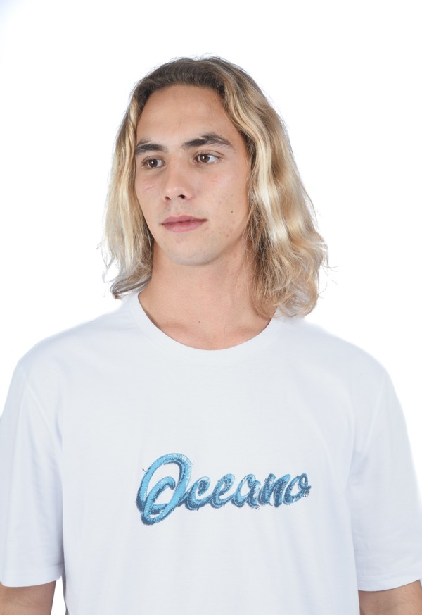 CAMISETA OCEANO LETTERING MALHA