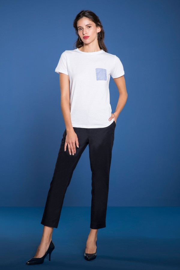 Camiseta algodão Pima com bolso listras finas azuis Rafaela