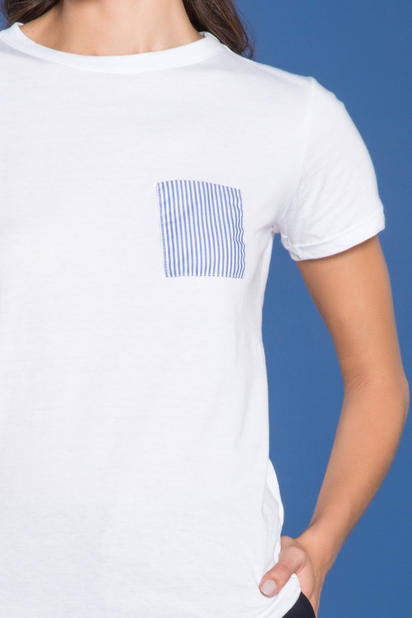 Camiseta algodão Pima com bolso listras finas azuis Rafaela