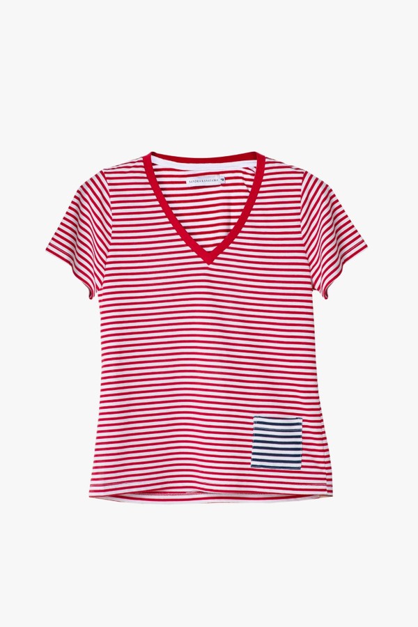 Camiseta algodão decote V bolso assimétrico Taís listras vermelhas e brancas