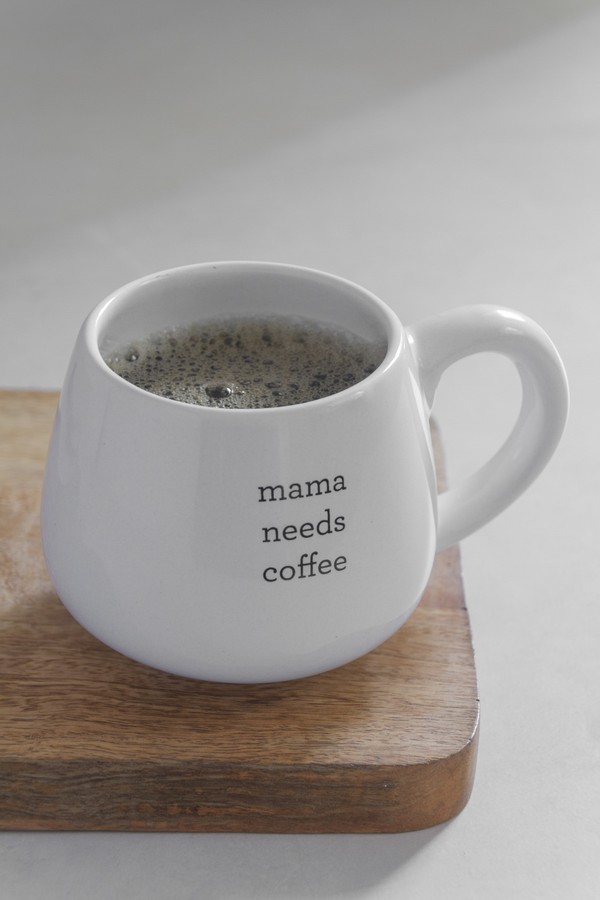 Caneca Mama Needs Coffee