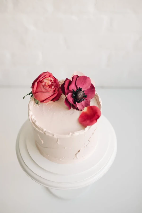 Foto do produto bolo anêmona e rosa inglêsa (rosa blush)