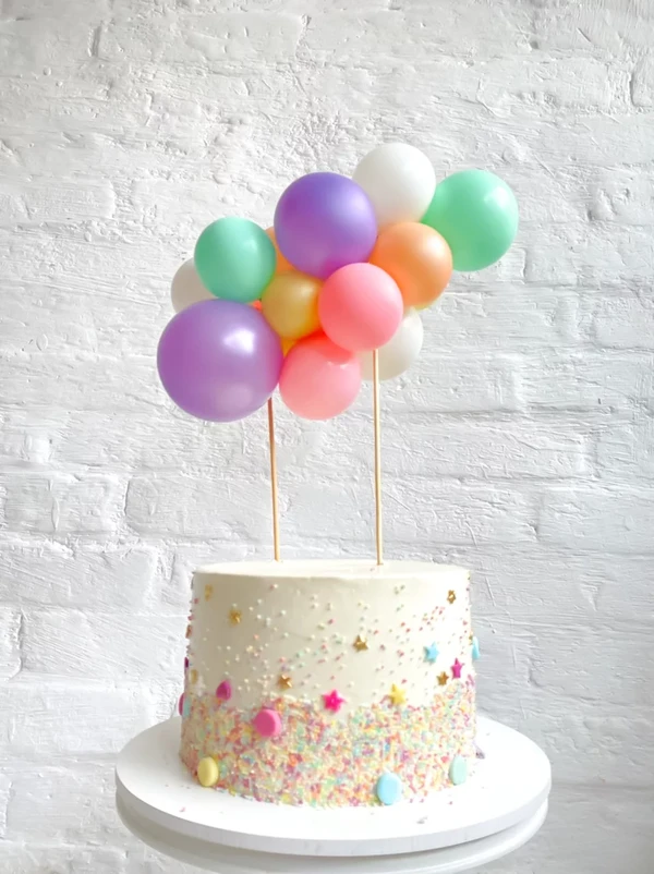 Foto do produto bolo balão com sprinkles