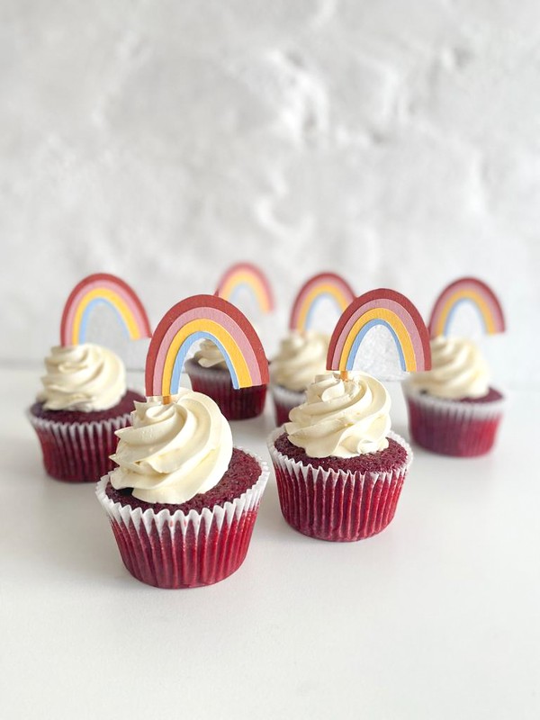 Foto do produto cupcakes arco-íris