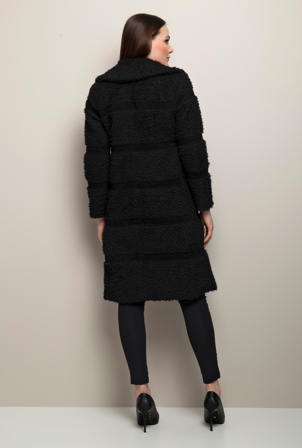 Foto do produto Casaco Longo em Lã Acrílica Warm Winter com Detalhes em Suede