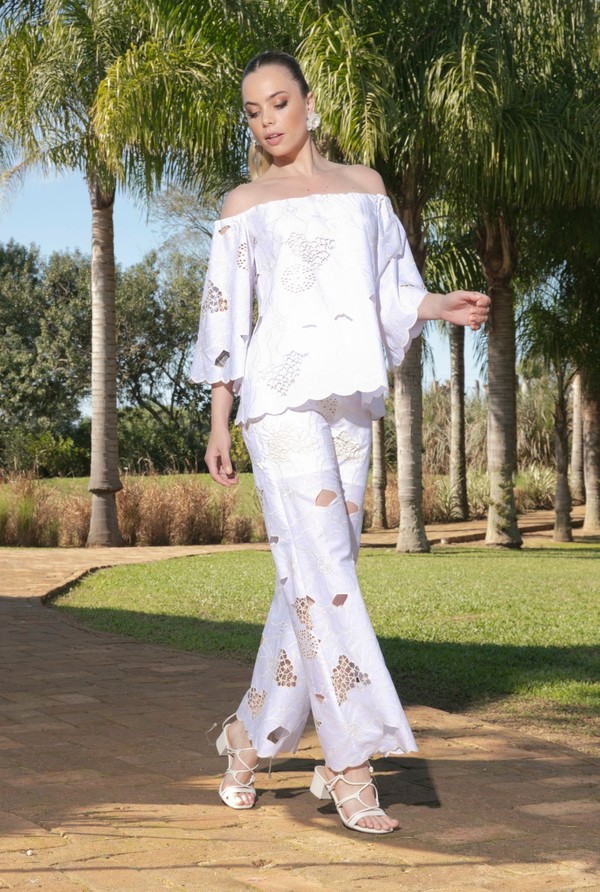 Foto do produto Calça Wide leg cintura média em Broderie Flor do sol