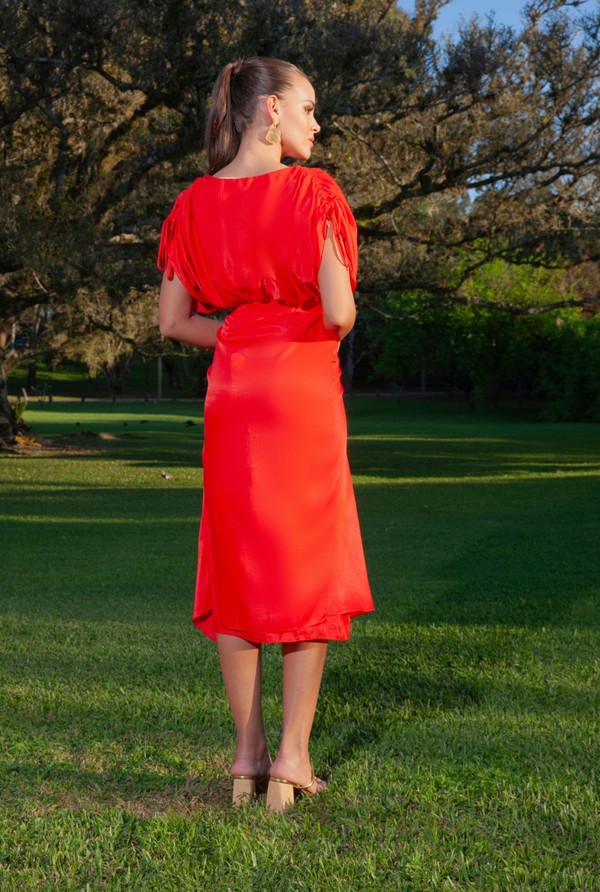 Foto do produto Vestido Midi com Gola Canoa e Amarraçã Amarílis