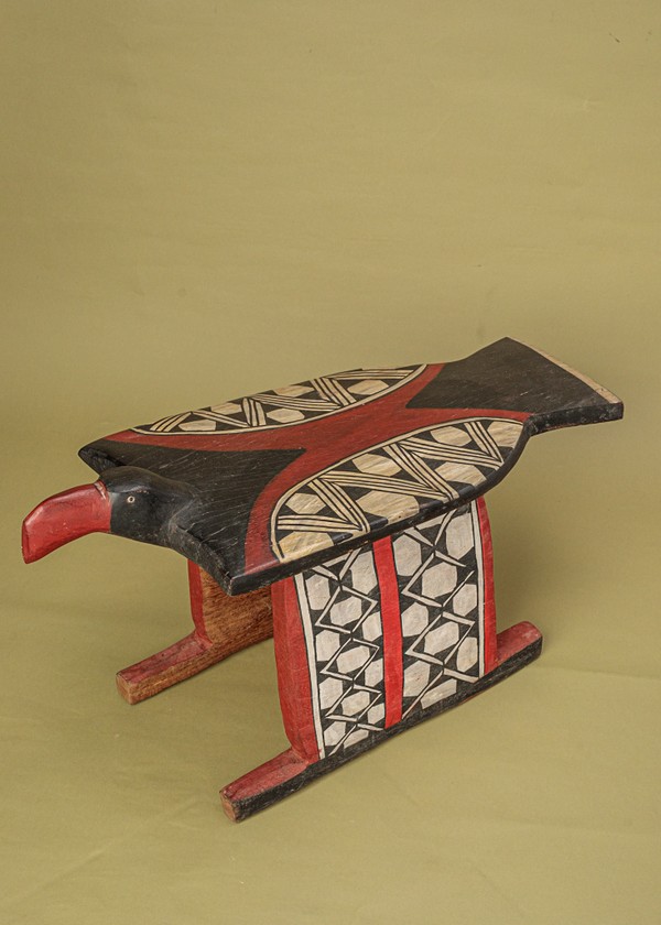 Foto do produto Banco Mehinako de madeira - Pássaro Mutum M