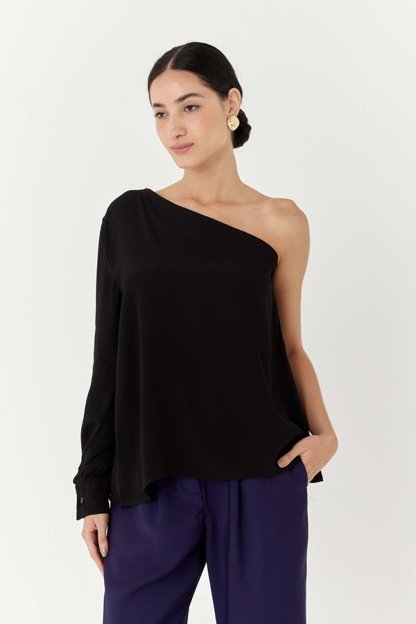 Foto do produto blusa de crepe de um ombro só e manga longa nivea